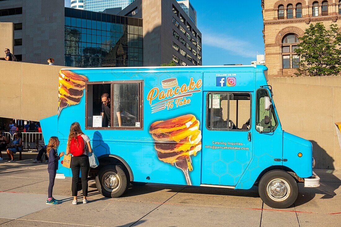 Canada, Ontario province, Toronto, Old City, Nathan Philips Square, food truck