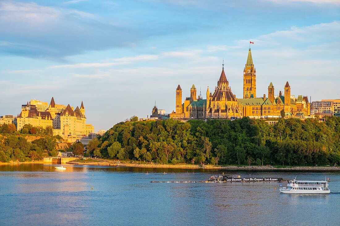 Canada, Ontario province, Ottawa, Ottawa River, Fairmont Hotel or Chateau Laurier and Parliament Hill