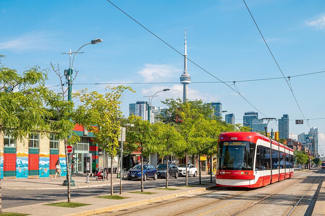 Kanada,Provinz Ontario,Toronto,Trolley und CN Tower