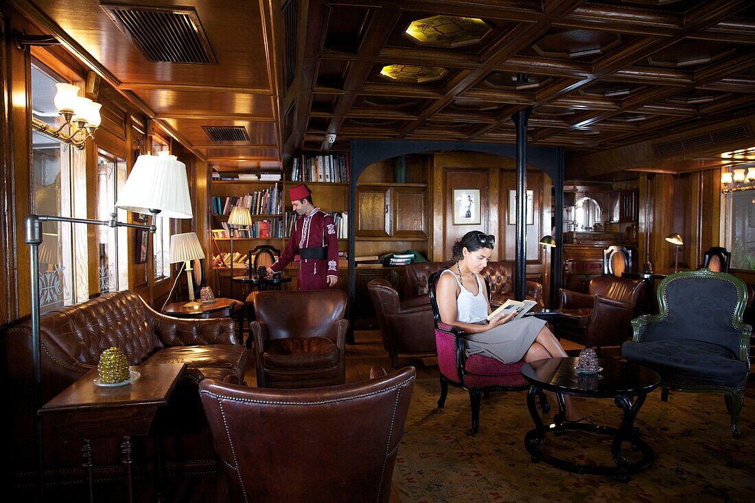 Egypt, Upper Egypt, Nile Valley, tourist and staff member of the Steam Ship Sudan, the last steamboat on the Nile, in the ship's British salon