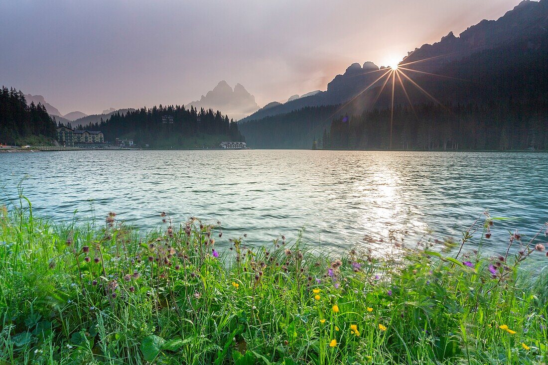 Italy, Trentino-Alto Adige, Dolomites massif, UNESCO World Heritage Site, Tre Cime di Lavaredo and Lake Misurina