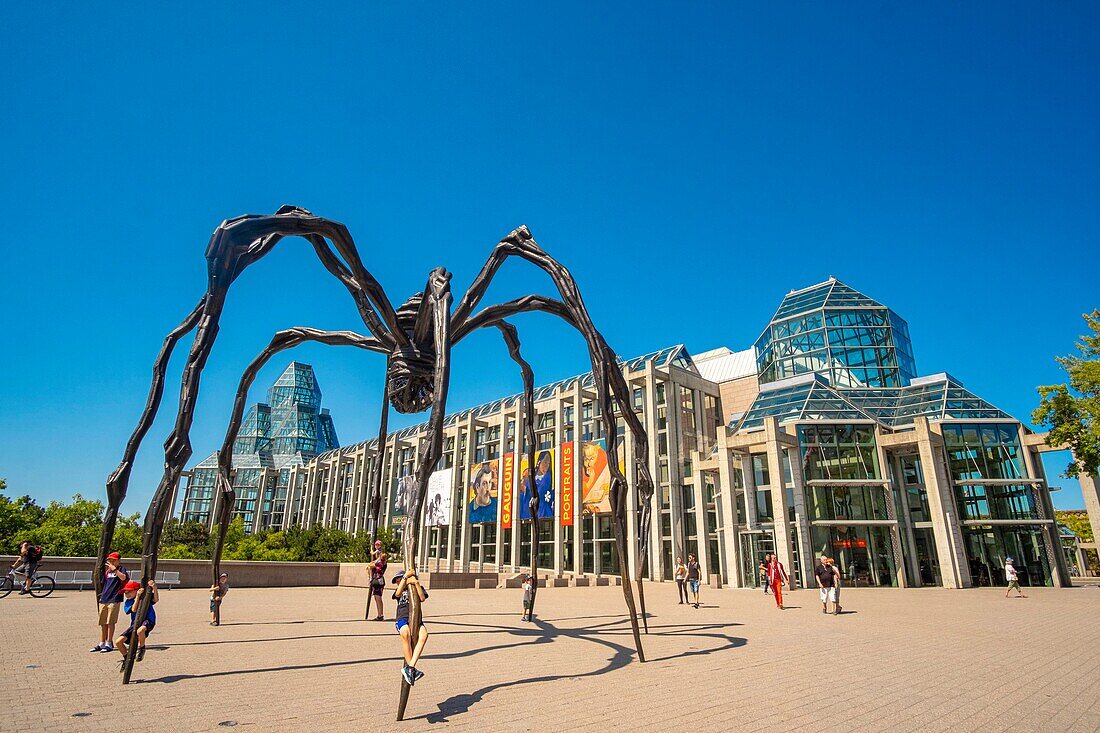 Canada, Ontario province, Ottawa, Canada museum of Fine Arts by architect Moshe Safdie and Louise Bourgeois's giant spider