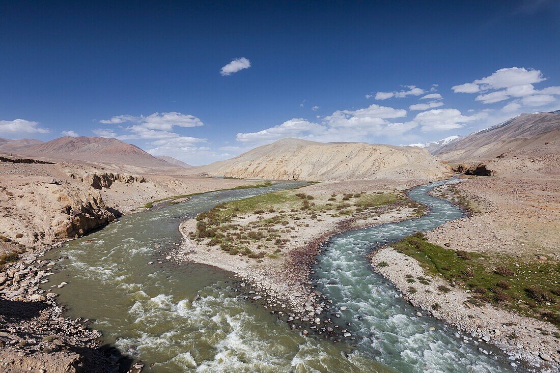 Tajikistan, Gorno-Badakhshan Autonomous Region, Pamir Highway, arid mountains and Pamir River separating Tajikistan from Afghanistan, seen from the Tajik side, altitude 3600m