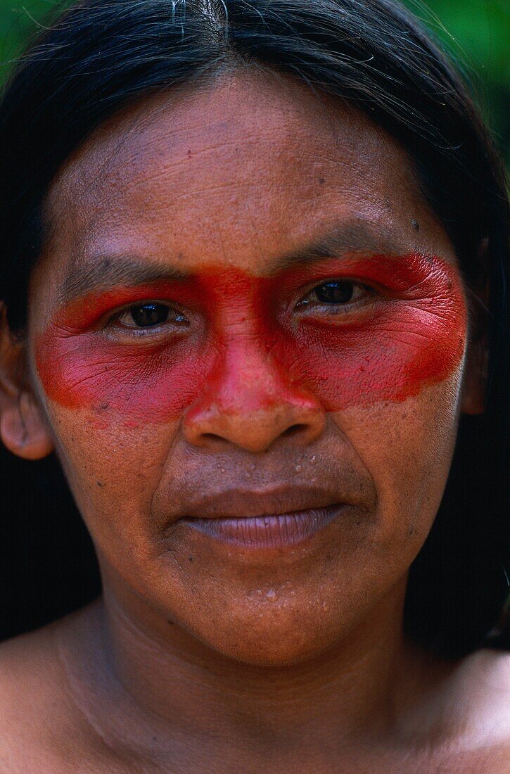 Ecuador,Orellana,Rio Cononaco,Porträt,die Huaorani sind einer der beiden letzten Stämme von Jägern und Sammlern,die im Herzen des Regenwaldes von Ecuador leben