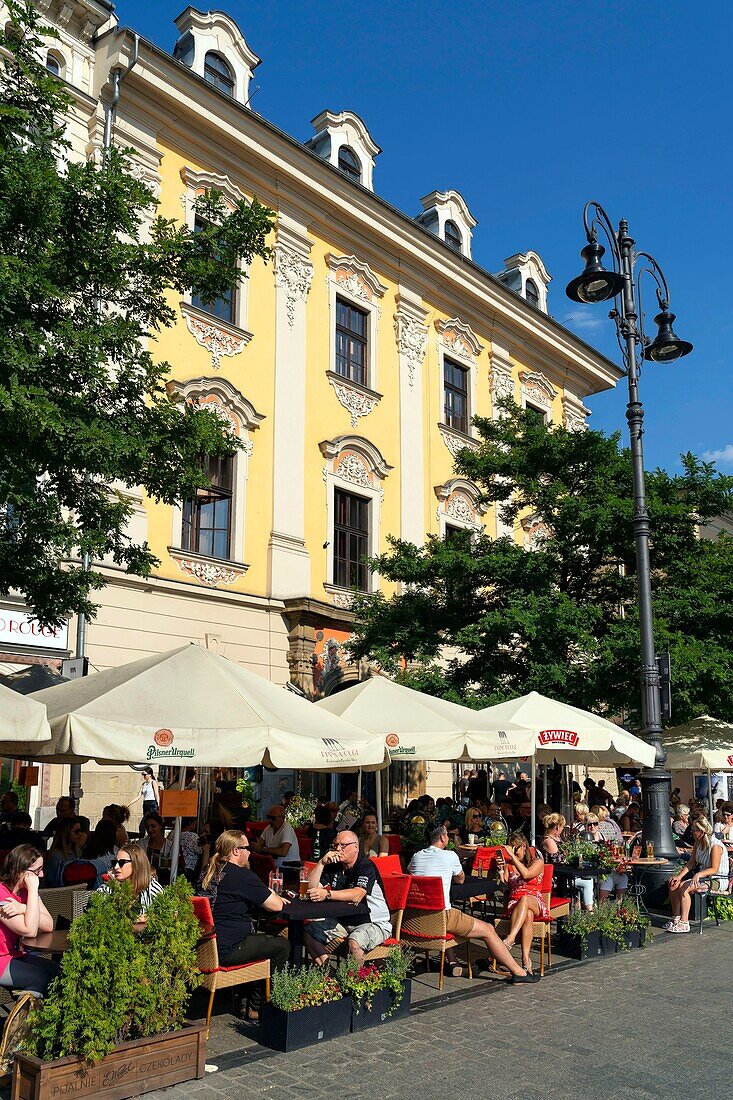 Poland, Voïvodie Lesser Poland, Krakow, Stare Miasto district, World Heritage Site, Old Town, Market Place, Wedel restaurant terrace