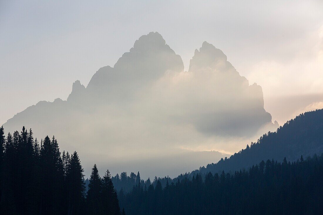 Italien,Trentino-Südtirol,Dolomitenmassiv,von der UNESCO zum Weltnaturerbe erklärt,Drei Zinnen von Lavaredo