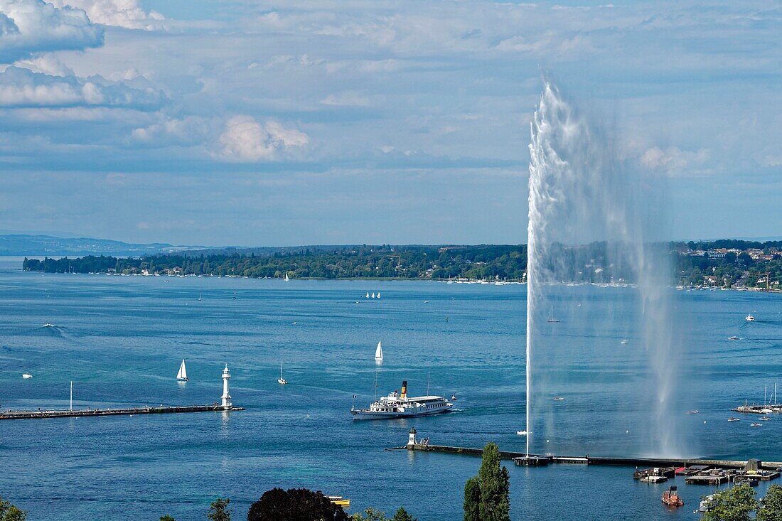 Switzerland, Geneva, the famous water jet emblem of the city 140 meters high, in the Geneva lake (Leman Lake) harbor