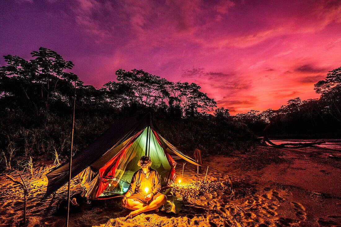 Ecuador, Tena, immersion life experience with the Waoranis, bivouac on Rio Nushino's shores, camp