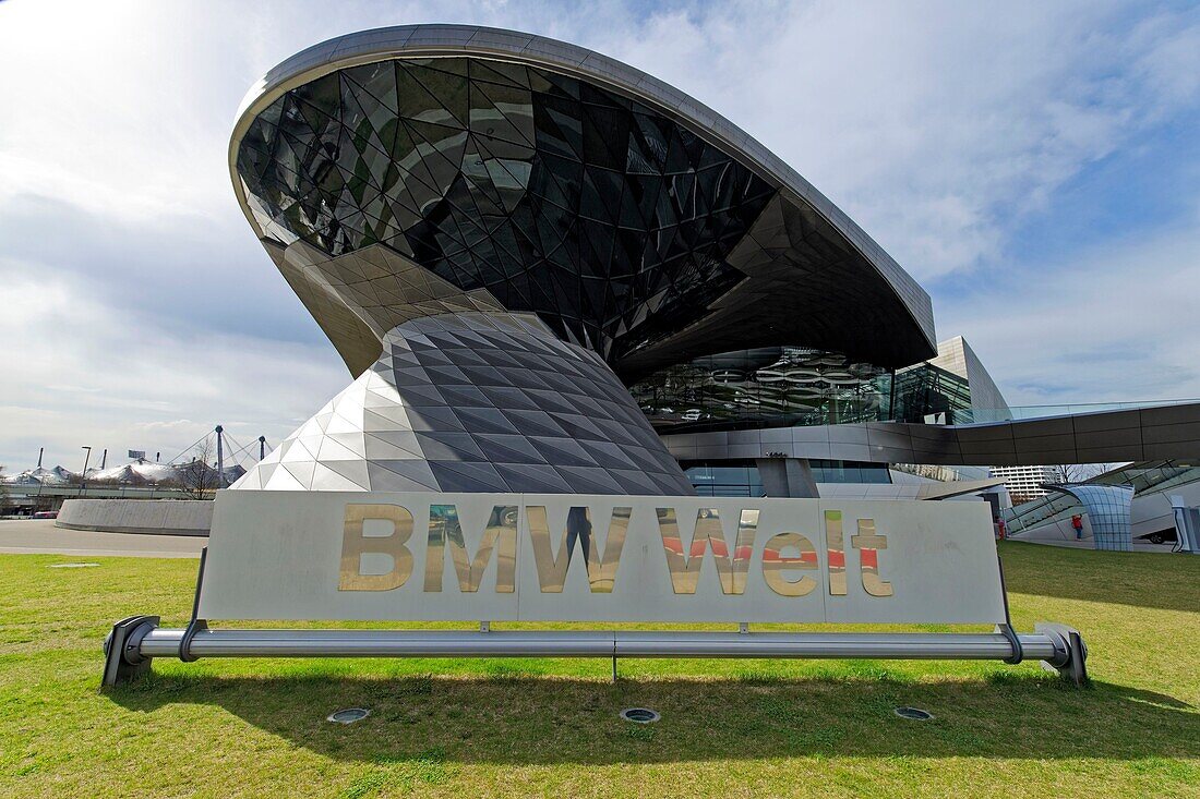 Deutschland,Bayern,München,BMW Welt,2007 eröffneter Showroom der Marke aus München,realisiert vom Architekturbüro Coop Himmelb(l)au