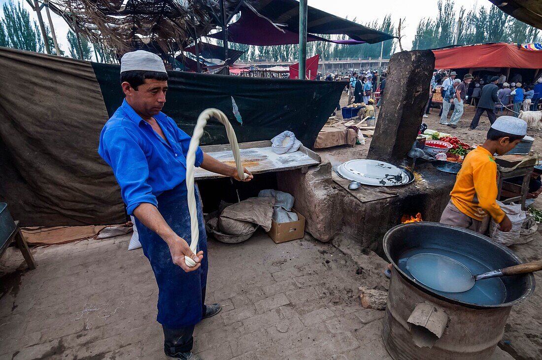 China,Autonome Region Xinjiang,Kashgar,Viehmarkt,Nudelrestaurant