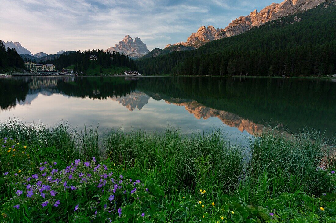 Italy, Trentino-Alto Adige, Dolomites massif, UNESCO World Heritage Site, Tre Cime di Lavaredo and Lake Misurina