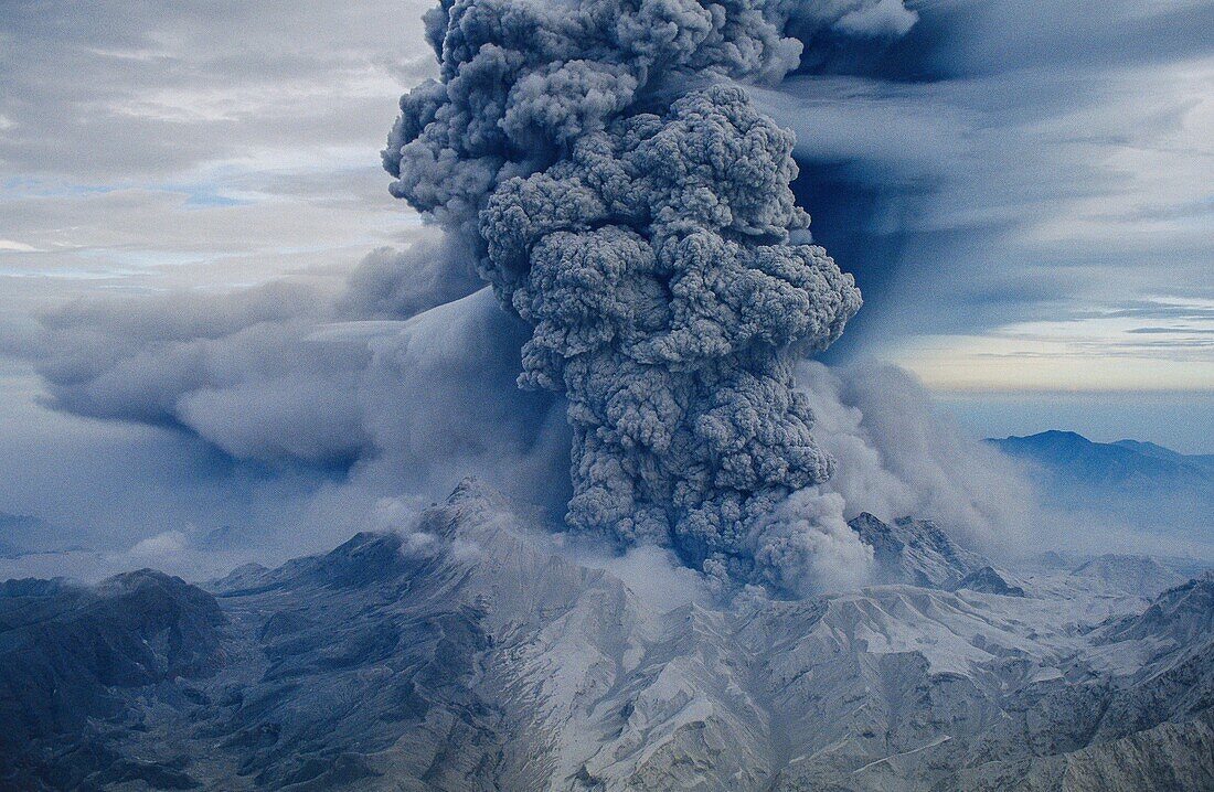 Philippines, Luzon Island, Zambales, Eruption of Pinatubo Volcano seen from the sky in 1991 (aerial view)