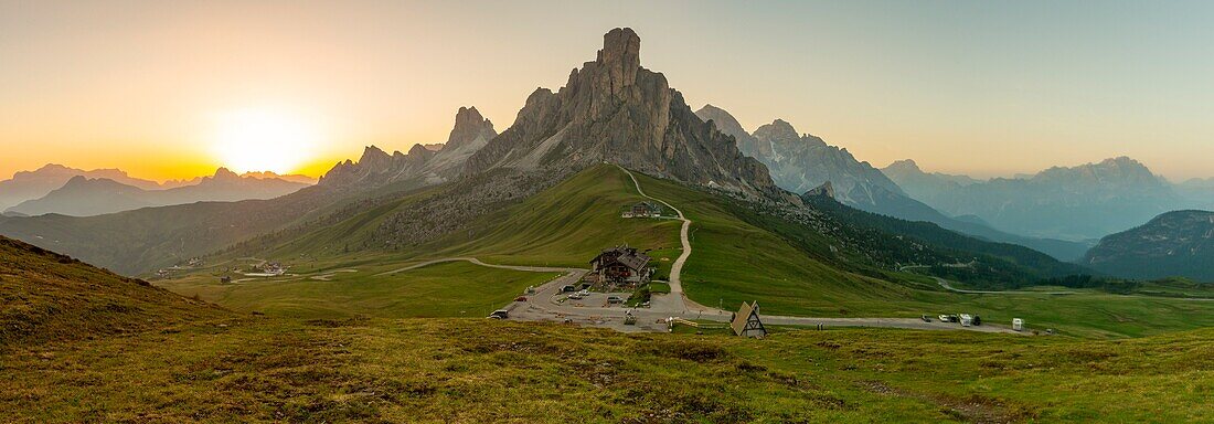 Italy, Veneto, Belluno province, Dolomites, UNESCO World Heritage Site, Passo Giau Pass or Santa Lucia Pass (2462 m)