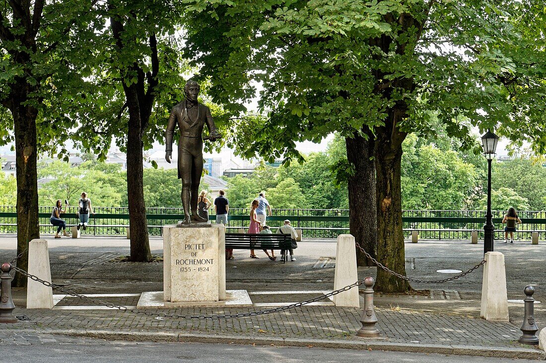 Schweiz,Genf,Promenade von Treille,Bronzestatue von Charles Pictet de Rochemont