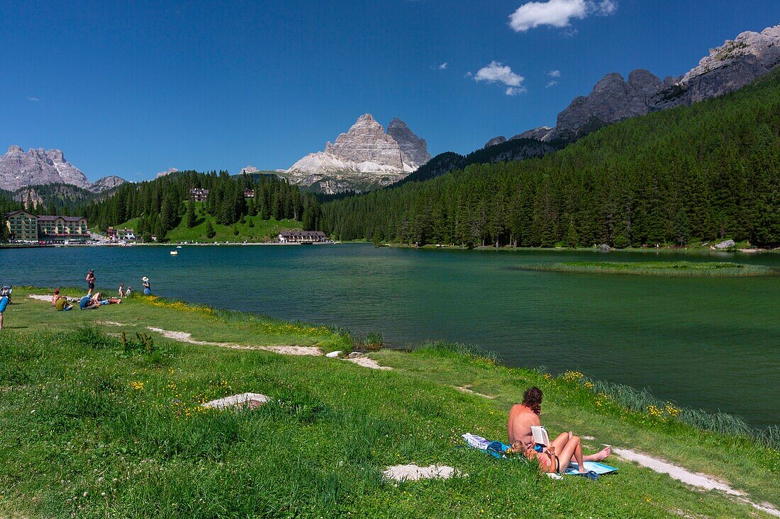 Italy, Trentino-Alto Adige, Dolomites massif, UNESCO World Heritage Site, Tre Cime di Lavaredo and Lake Misurina