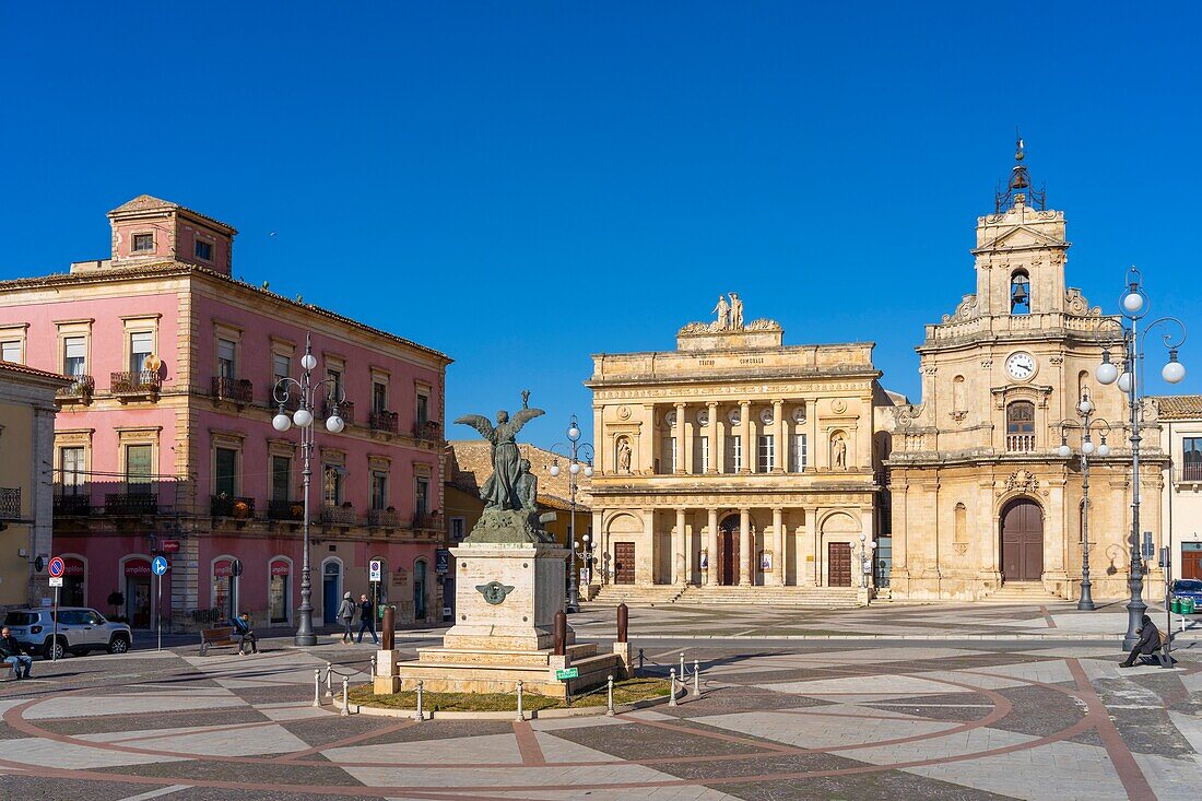 People's Square and Church of SS. Maria delle Grazie, Vittoria, Ragusa, Sicily, Italy, Mediterranean, Europe