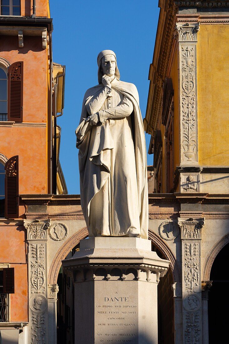 Piazza dei Signori (Piazza Dante), Verona, UNESCO World Heritage Site, Veneto, Italy, Europe