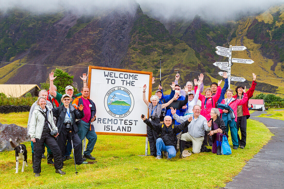 Touristen auf der Insel Tristan de Cunha im Südatlantik