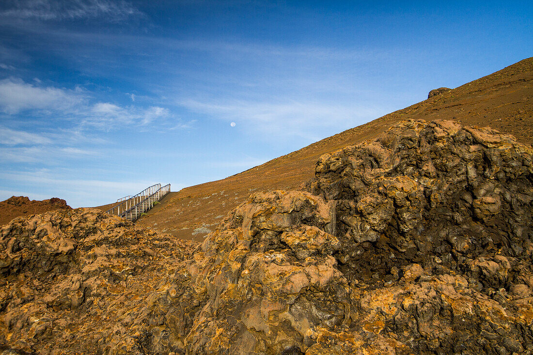 Blick auf die Lavaformationen und Felsen auf der Insel Bartolome auf den Galapagos-Inseln,UNESCO-Weltnaturerbe,Ecuador,Südamerika