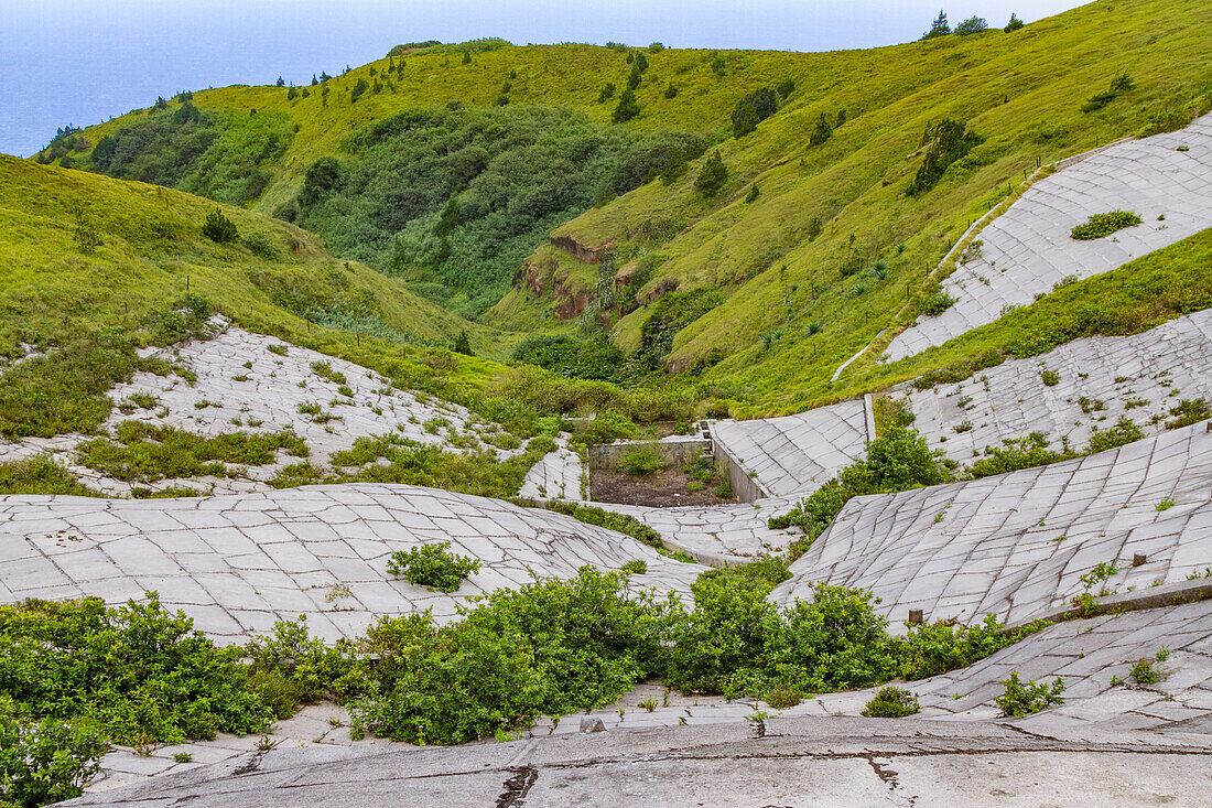 Blick auf das alte Wassereinzugsgebiet auf dem Green Mountain auf der Ascension-Insel im südlichen tropischen Atlantik,Südatlantik