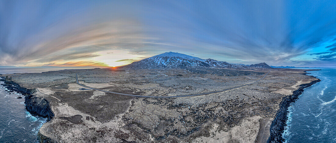 A view of SnAdz?fellsjokull in the Snaefellsnes Peninsula at sunset, Iceland, Polar Regions