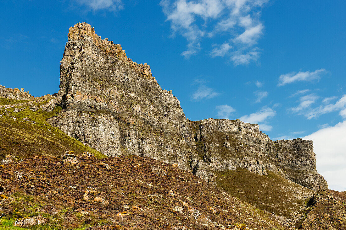 Crumbling cliffs in the landslide landscape of the Quiraing, the famous hike and scenic attraction in the far north east of the island, Quiraing, Staffin, Skye, Inner Hebrides, Scotland, United Kingdom, Europe