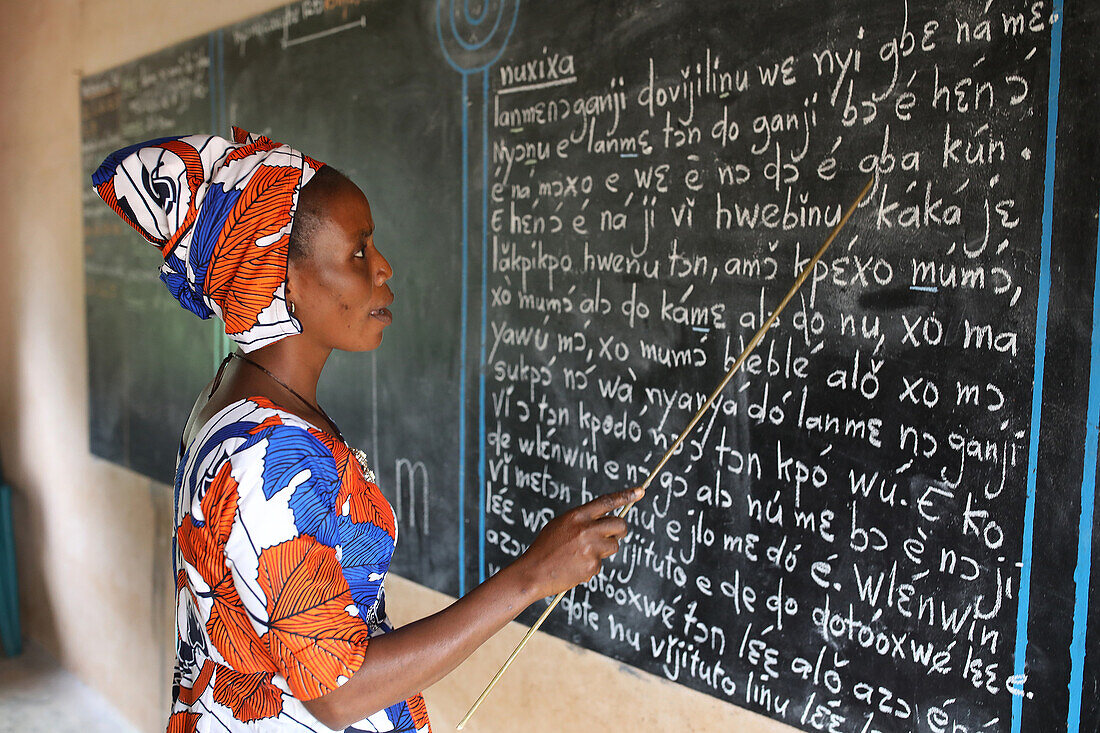 Alphabetisierungskurs für Erwachsene,Sprache Fon,in Mitro,Benin,Westafrika,Afrika