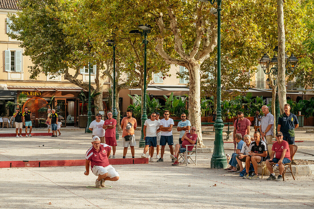 Männer spielen Boule,Saint-Tropez,Var,Côte d'Azur,Provence-Alpes-Cote d'Azur,Frankreich,Europa