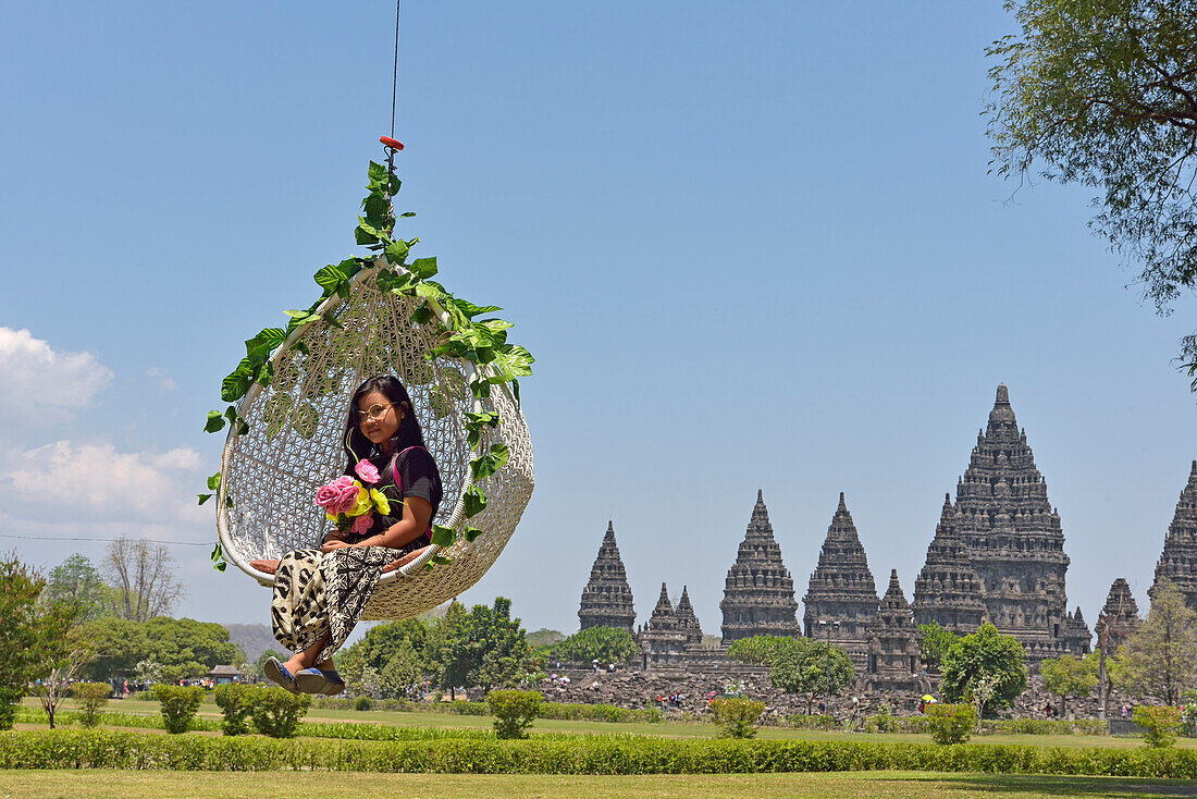 Mobiler Hebestuhl,Touristenattraktion in den Prambanan-Tempelanlagen,UNESCO-Welterbe,Region Yogyakarta,Insel Java,Indonesien,Südostasien,Asien