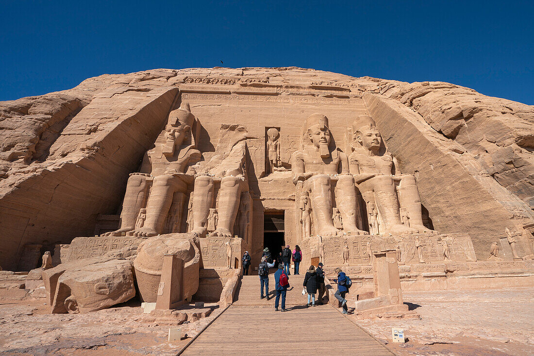 Kolossalstatuen von König Ramses II.,Abu Simbel,UNESCO-Welterbestätte,Ägypten,Nordafrika,Afrika