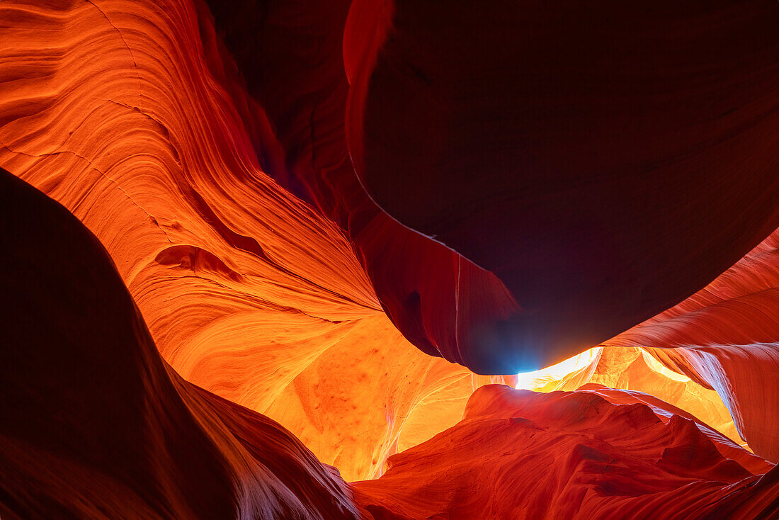 Abstrakte Details einer orangefarbenen Slot-Canyon-Wand,Antelope Canyon X,Page,Arizona,Vereinigte Staaten von Amerika,Nordamerika