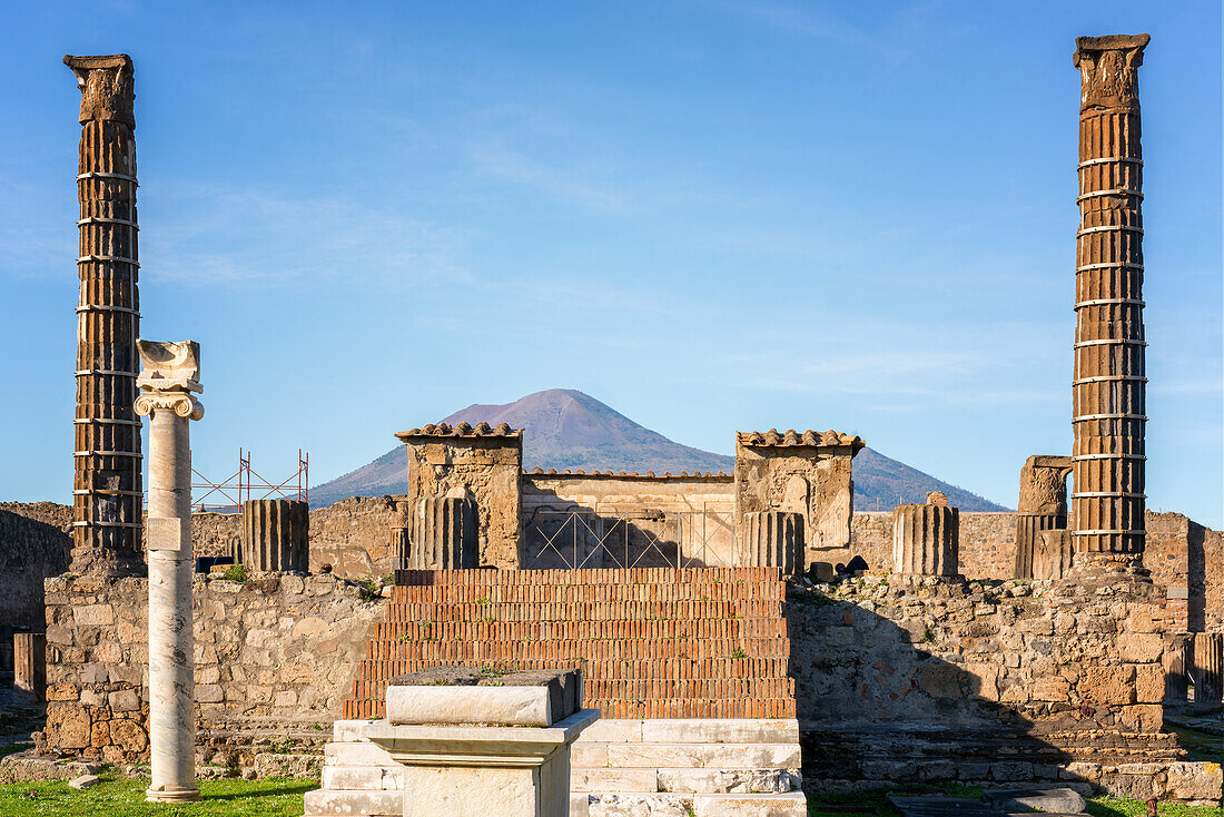 Pompeii, UNESCO World Heritage Site, archaeological site of ancient city with Mount Vesuvius volcano in the background, near Naples, Campania, Italy, Europe