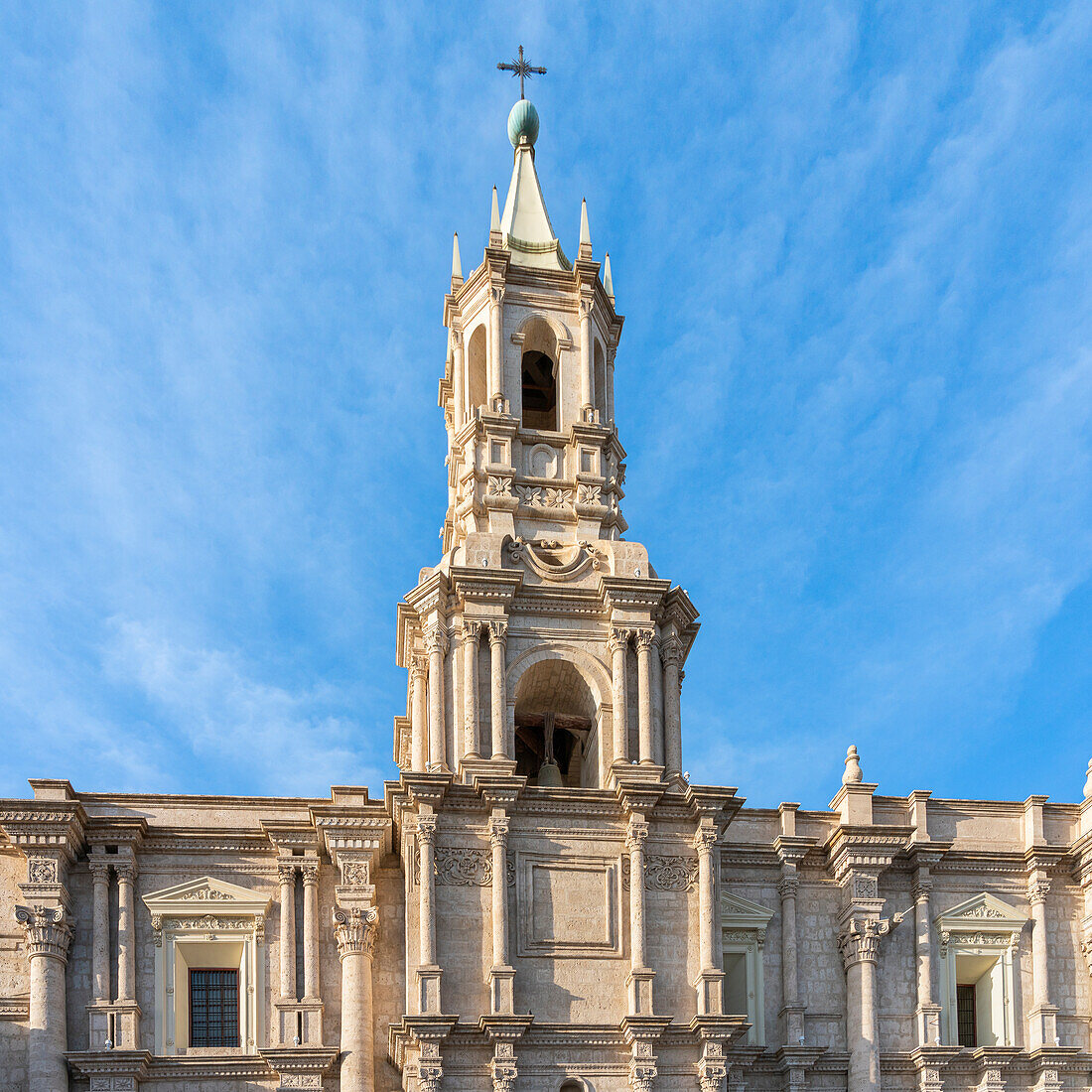 Turm der Basilika der Kathedrale von Arequipa,UNESCO-Weltkulturerbe,Arequipa,Peru,Südamerika