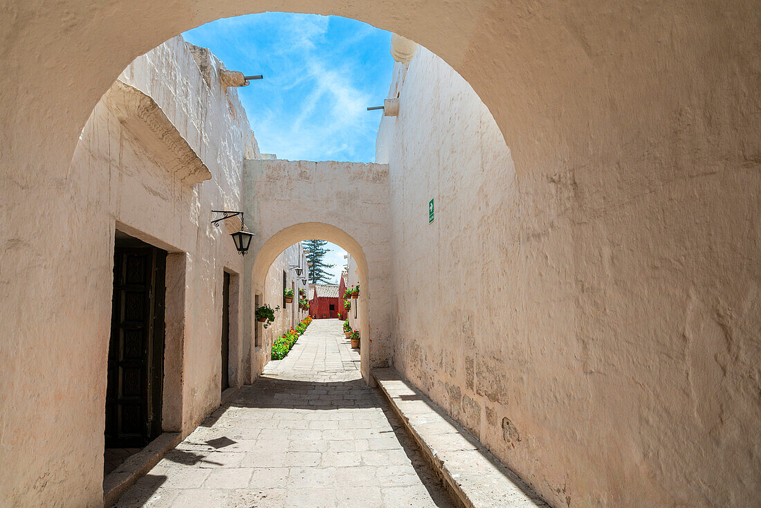 White section of Cloister and Monastery of Santa Catalina de Siena, UNESCO World Heritage Site, Arequipa, Peru, South America