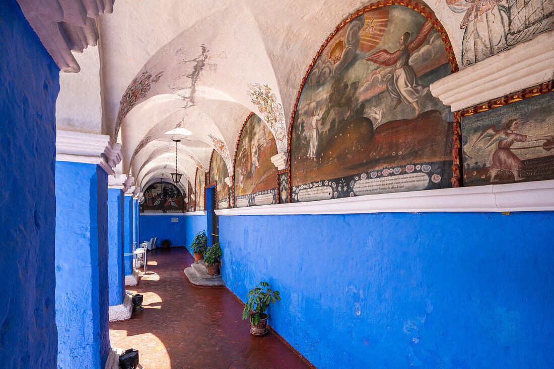 Blauer Teil von Kloster und Kreuzgang von Santa Catalina de Siena,UNESCO-Welterbe,Arequipa,Peru,Südamerika