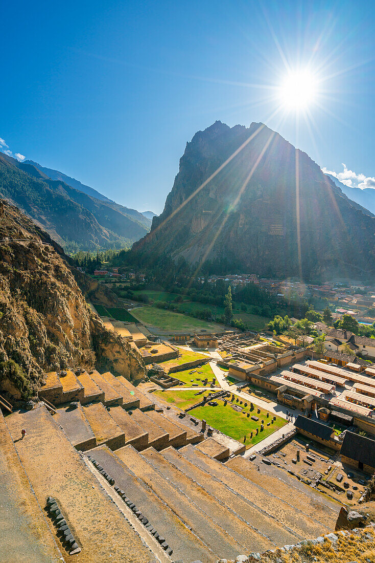 Terrassen und Ruinen in der archäologischen Stätte von Ollantaytambo,Heiliges Tal,Peru,Südamerika