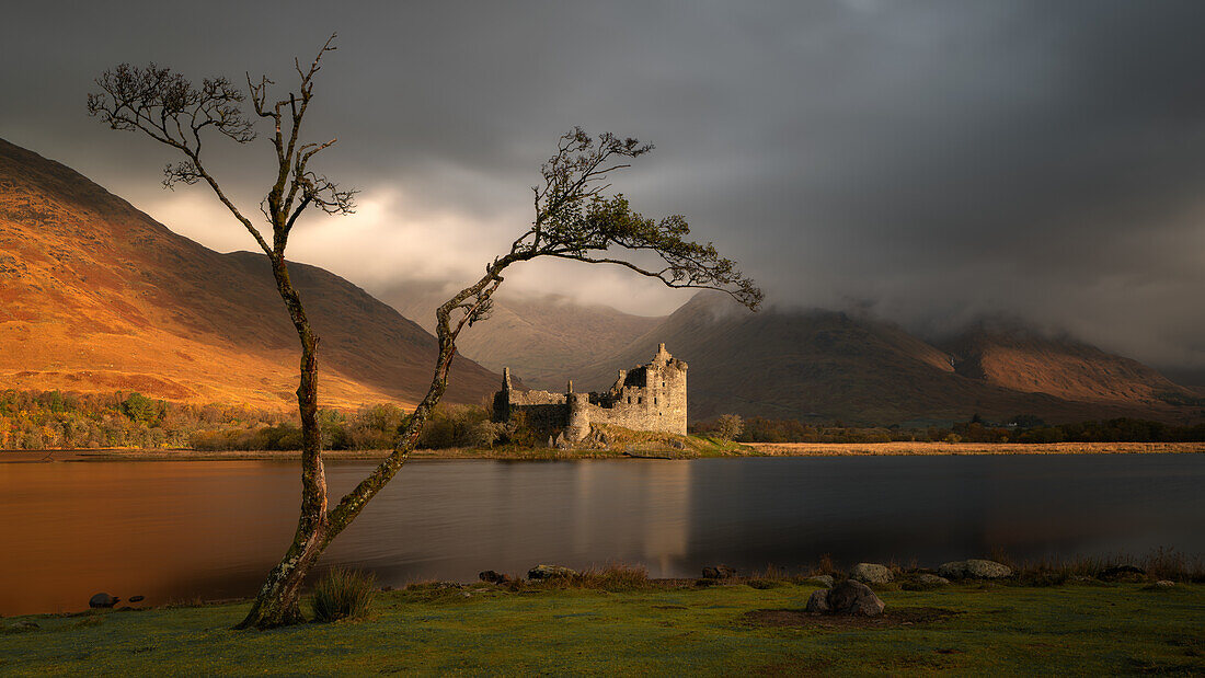 Kilchurn Castle, Loch Awe, Argyll and Bute, Scotland, United Kingdom, Europe