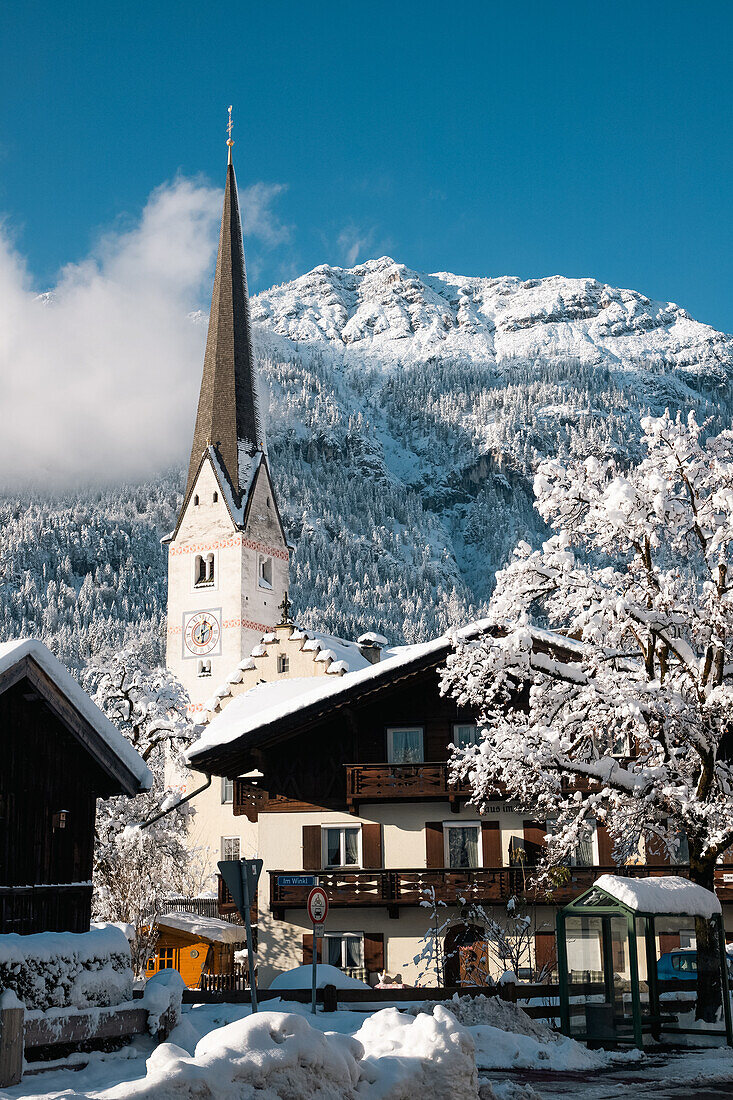 Winterzeit im kleinen deutschen Dorf Garmisch-Partenkirchen,Bayern,Deutschland,Europa