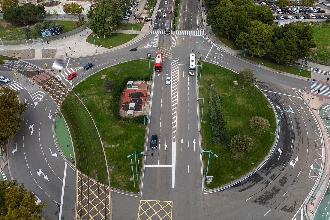 Luftaufnahme eines Kreisverkehrs in Zaragoza,Spanien