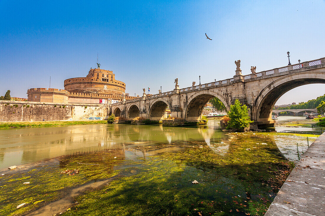 Historische Ansicht der Engelsburg mit der Engelsbrücke (Ponte Sant'Angelo),Rom,Italien.