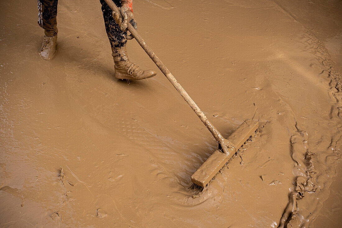 People cleaning. Effects of the DANA floods of October 29, 2024, Convent street, Paiporta, Comunidad de Valencia, Spain