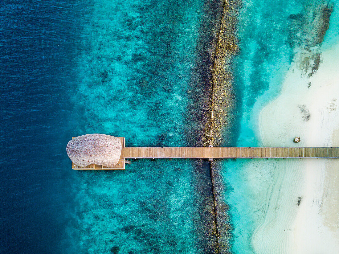 Luftaufnahme des Outrigger Maldives Maafushivaru Luxusresorts, South Ari Atoll Region Malediven