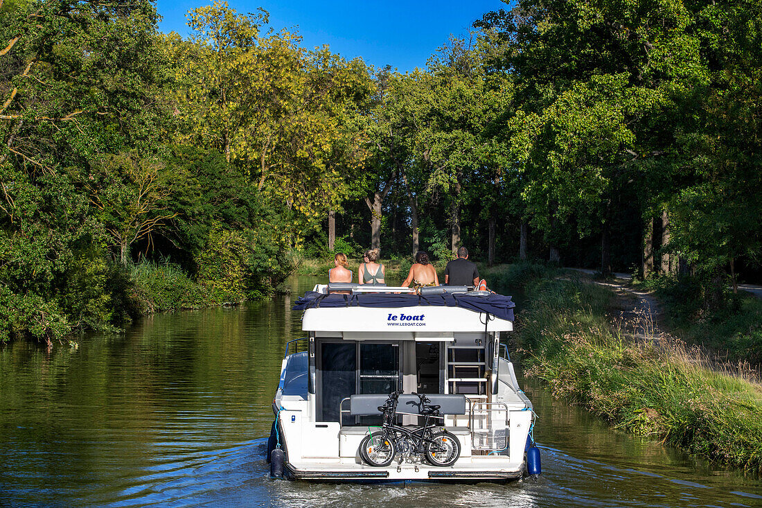 Nice landscape in the Canal du Midi near L'écluse de Marseillette South of France southern waterway waterways holidaymakers queue for a boat trip on the river, France, Europe