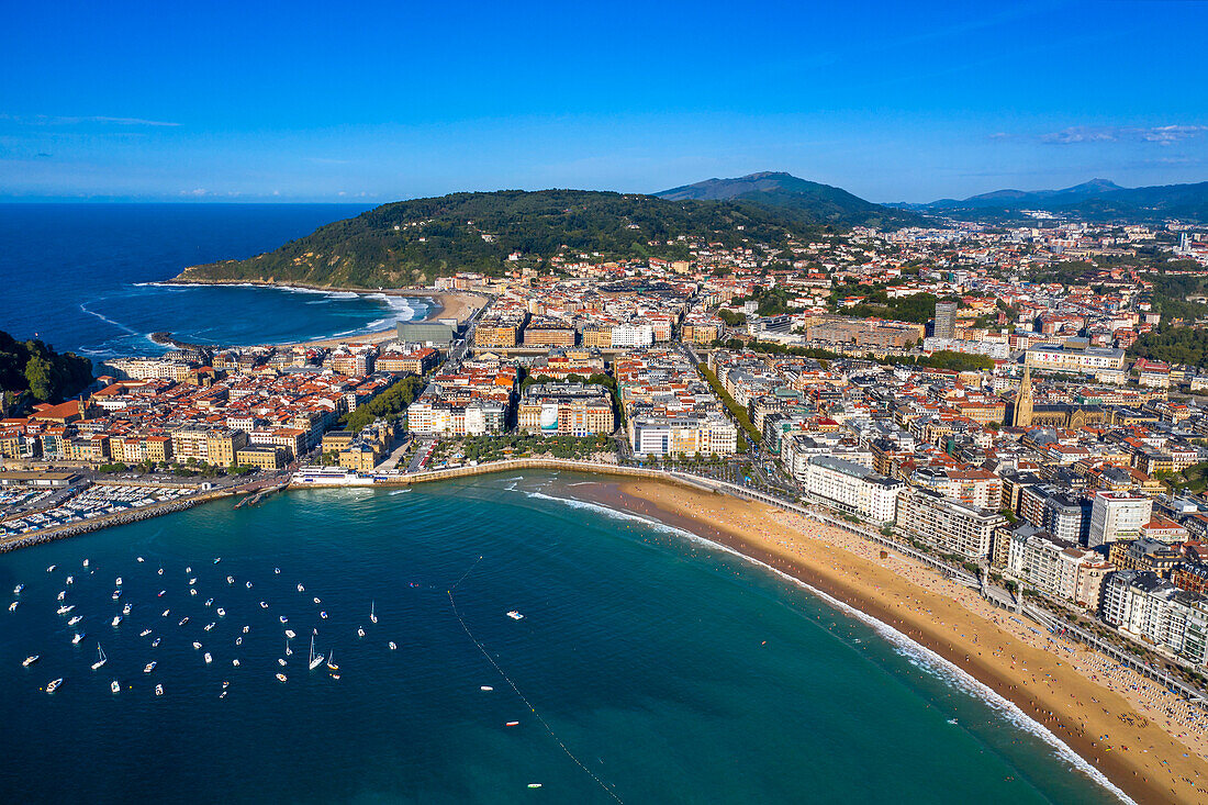 Panoramablick auf San Sebastian oder Donostia in Donosti San Sebastian Stadt, Nordspanien, Euskadi, Euskaerria, Spanien.