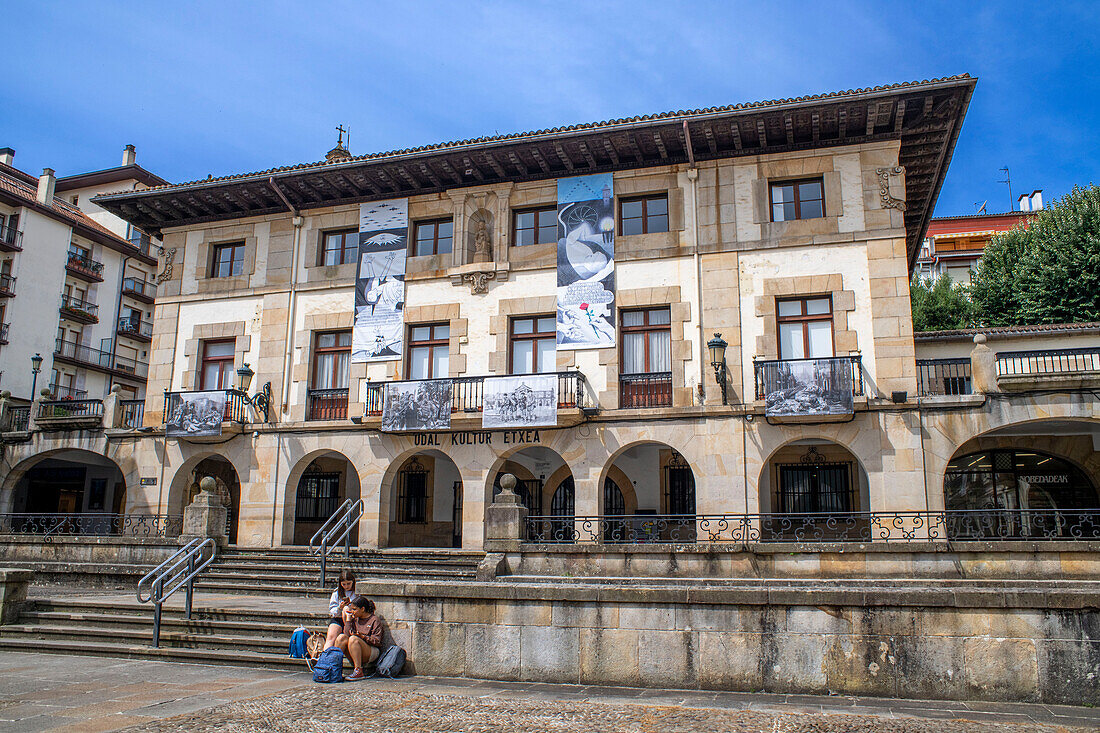 Altstadt von Guernica. Guernica wurde von der deutschen Luftwaffe bombardiert. Der Angriff inspirierte Pablo Picasso zu seinem Gemälde Guernica, das seine Empörung über den Angriff zum Ausdruck bringt, Gernika Lumo, Provinz Biskaya, Pais Vasco, Baskenland, Spanien