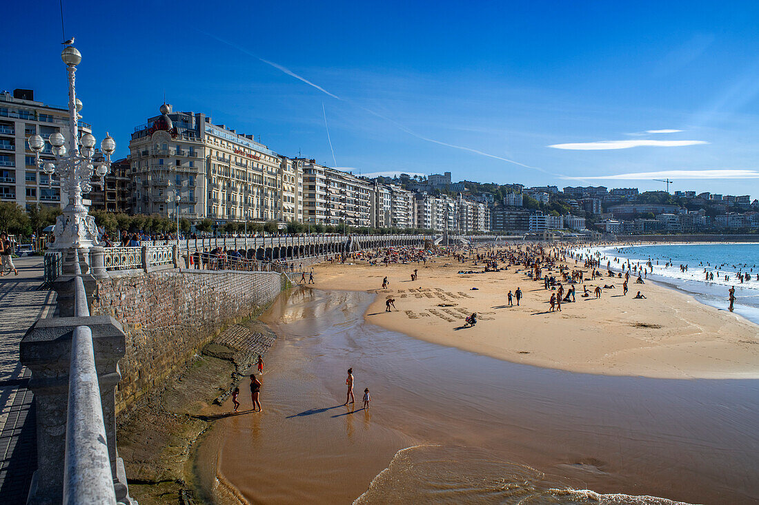 Strandpromenade, Playa de la Concha, Bahia de la Concha, San Sebastian, Donostia, Camino de la Costa, Camino del Norte, Küstenweg, Jakobsweg, Camino de Santiago, Pilgerweg, Provinz Guipuzcoa, Baskenland, Euskadi