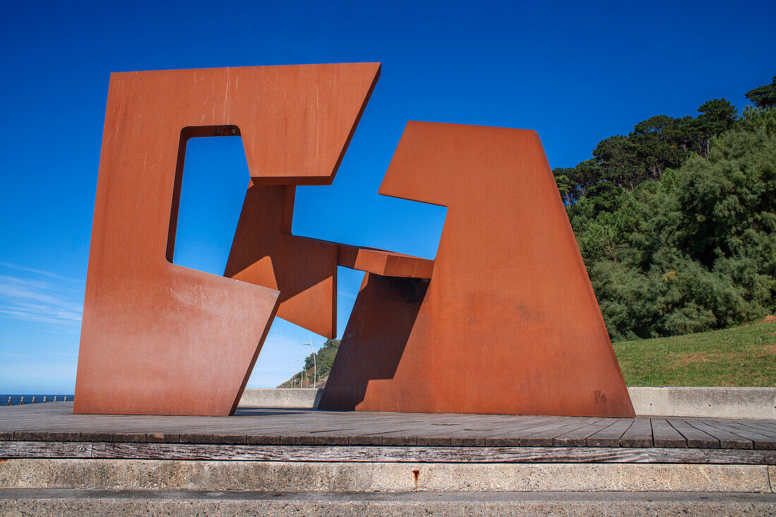 Construcción vacia, Skulptur von Jorge Oteiza, San Sebastian, Gipuzkoa, Donosti Stadt San Sebastian, Nordspanien, Euskadi, Euskaerria, Spanien.