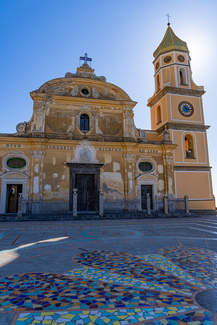 Die Kirche von San Gennaro an der Amalfiküste in Vettica Maggiore, Praiano, Italien.