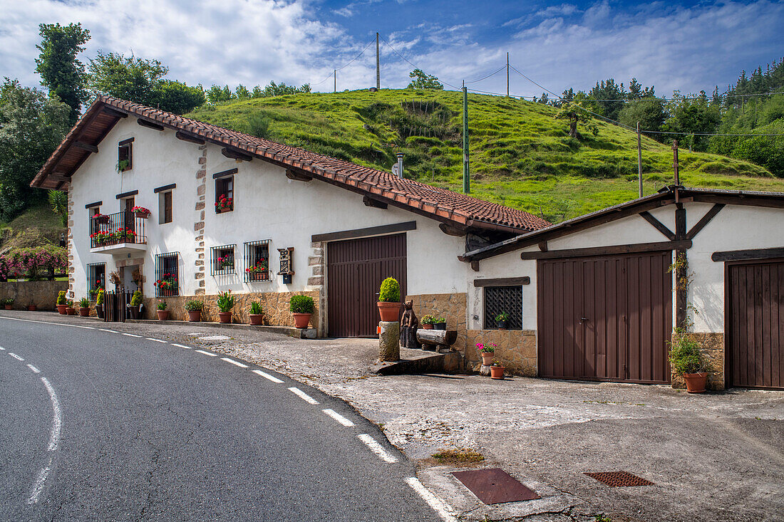 Malerisches Dorf Ziortza Bolivar (Bolibar) oder Puebla de Bolivar (Puebla de Bolibar), Geburtsort von Simon Bolivar in der Provinz Vizcaya (Bizkaia), Baskenland, Euskadi, Spanien.