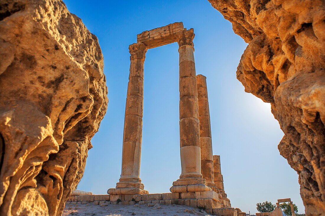 Überreste des Herkules-Tempels auf der Zitadelle, Amman, Jordanien. Das antike römische Philadelphia